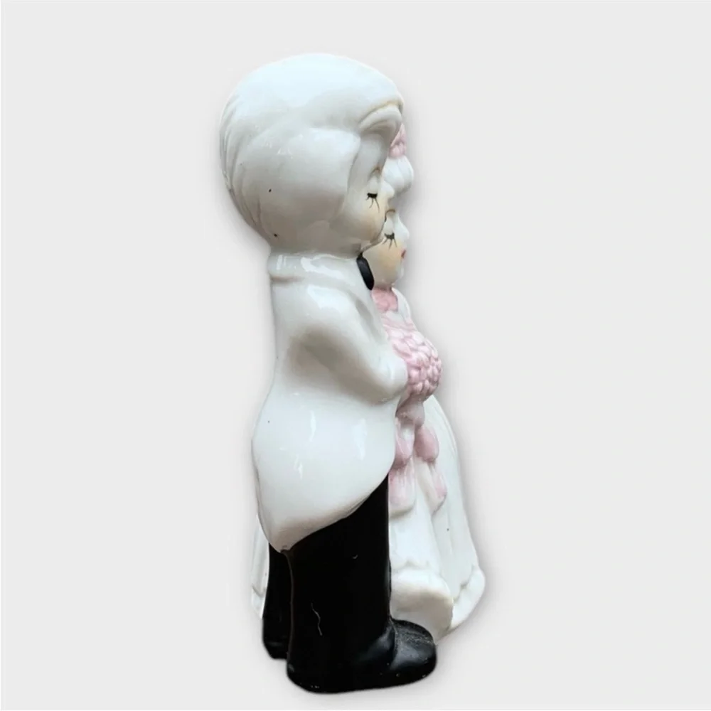 Vintage 40s Porcelain Wedding Cake Topper Bride and Groom